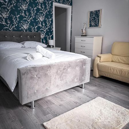 Blue Moon Apartment Birmingham Bagian luar foto